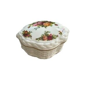 Royal Albert‎ Old Country Rose Basket Weave Oval Shaped Trinket Box & Lid